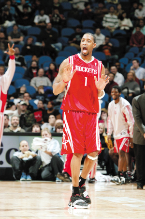 杜伦再次收获大号两双，本赛季已经5次贡献15+15（杜伦再砍豪华两双，本季第5次达成15+15）