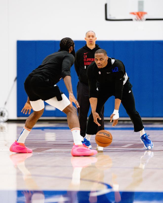 篮球NBA大交易流言四起，多队积极运作（NBA大交易传闻升温，多队密集运作）