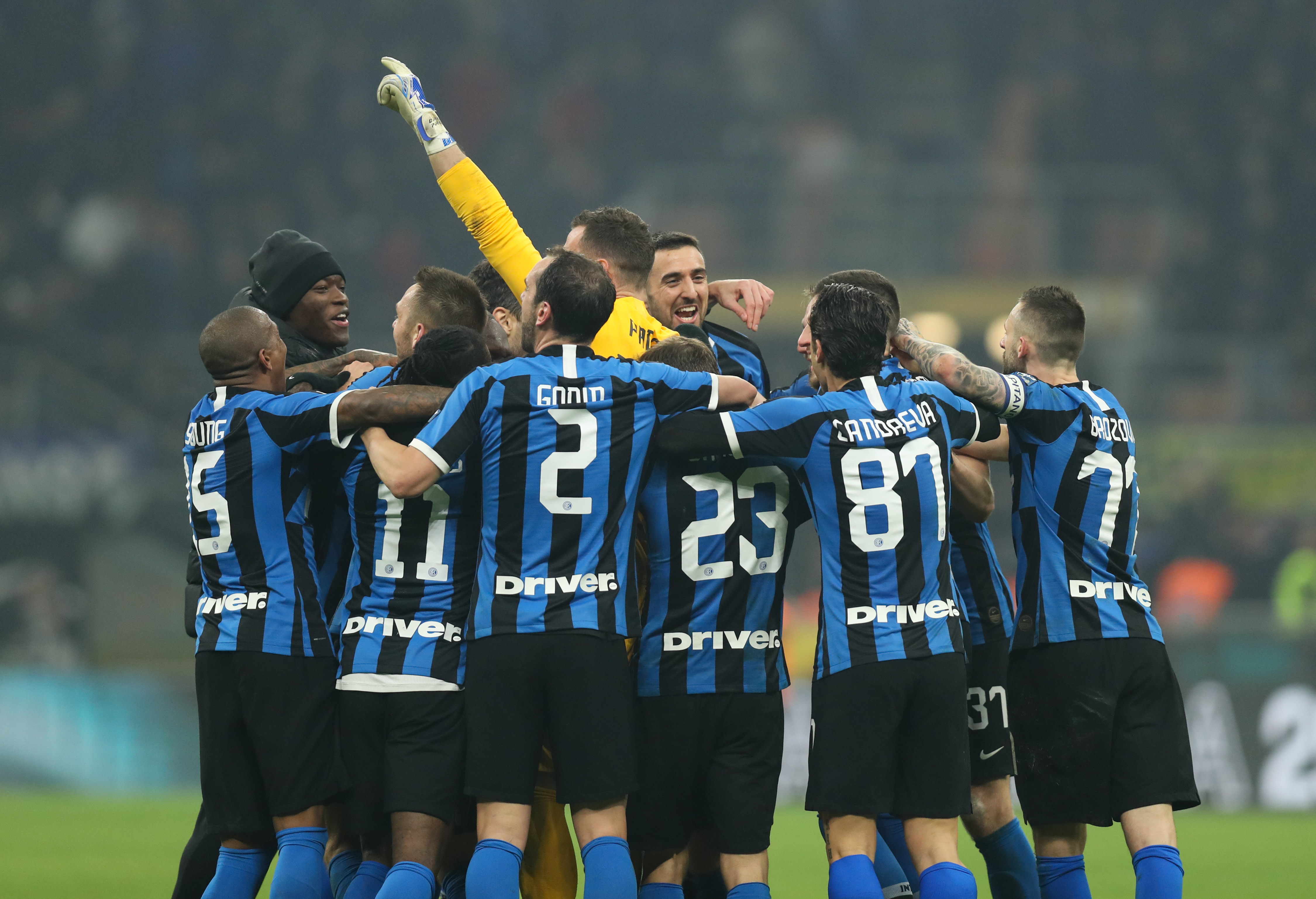 法兰克福主帅：因头球输比赛令人懊恼，遗憾上半场没进第二球（法兰克福主帅：头球失守令人懊恼，遗憾半场未能再下一城）