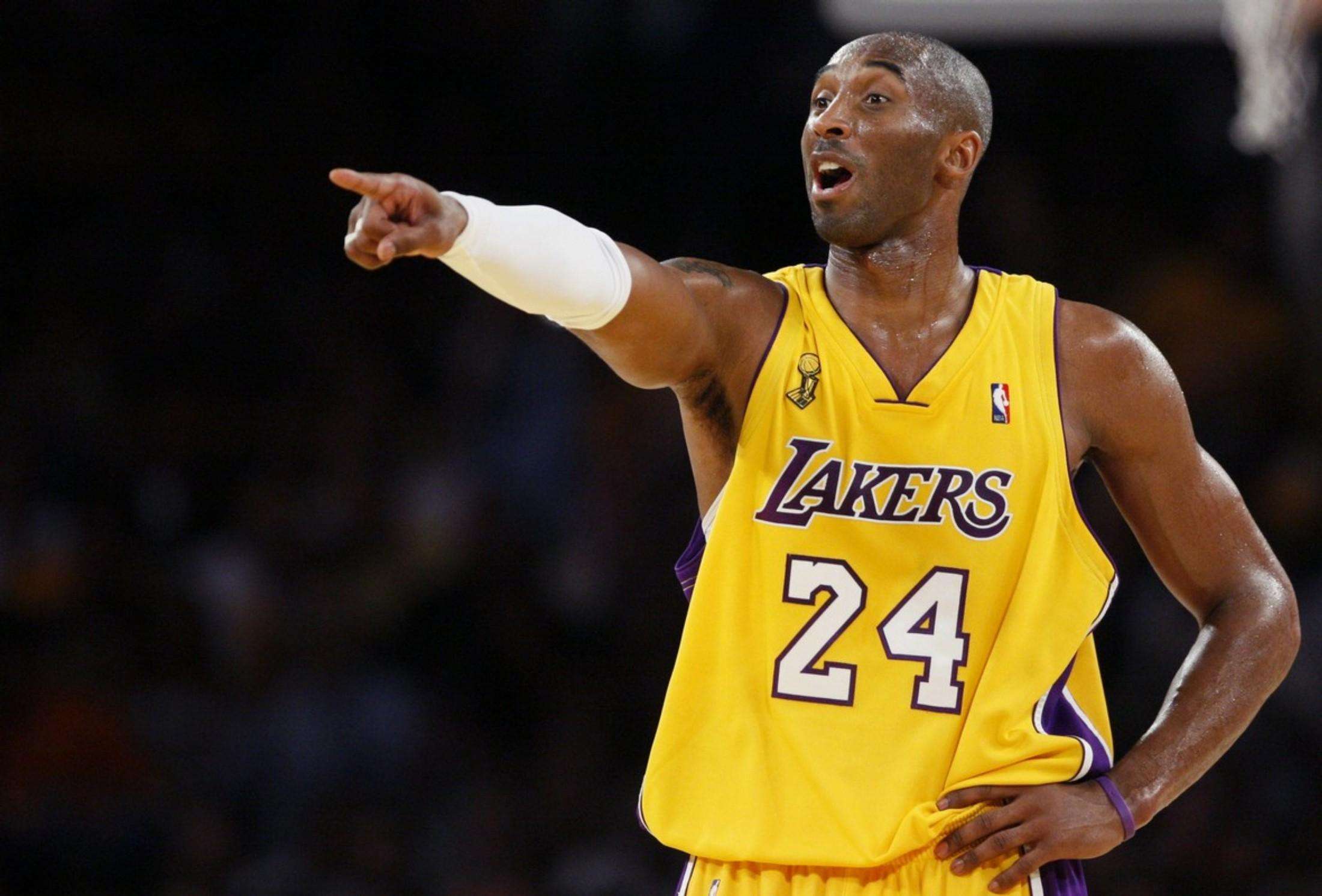 TA：利物浦球迷对阿诺德情感复杂，右路离开他后实力大打折扣（TA：阿诺德成红军球迷的矛盾焦点，右路失去他后战力明显下滑）