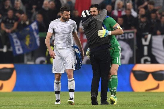 蒙古王那顺格日勒重拳击倒对手，散打王对决显威