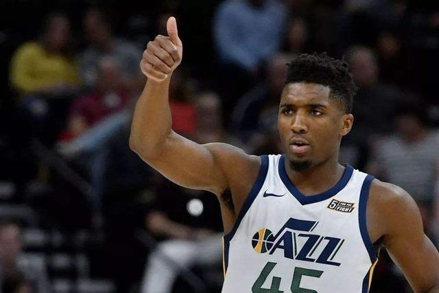 上海久事以111-72大胜四川丰谷，展现强大实力，全队多点开花，四川队虽努力但难敌强队。（上海久事111-72大胜四川丰谷：多点开花显统治力，四川虽拼仍难抵强敌）