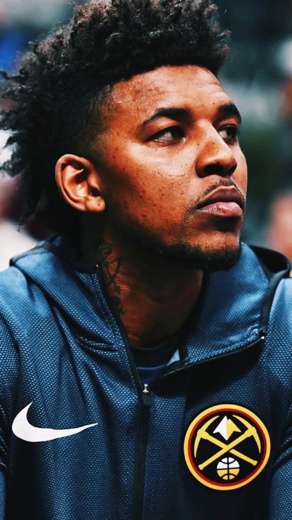 拜仁积极追求梅努，欲将其打造成欧冠核心，但曼联与意甲球队争夺，形势激烈。（拜仁力追梅努，欲塑欧冠核心，曼联与多支意甲球队竞逐，争夺白热化）