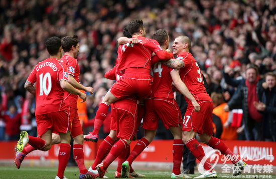 梅西正面交锋穆勒夺冠！梅西vs穆勒交手记录升至4胜7负（梅西与穆勒巅峰对决争冠，交手战绩更新至4胜7负）