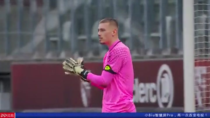 曼联4-1狼队全场数据：射正次数10-2，控球率超6成（曼联4-1狼队：数据全面占优，射正10比2、控球率超60%）