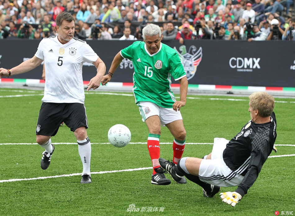 F1拉斯维加斯站：维斯塔潘夺冠！诺里斯第2，拉塞尔第3（F1拉斯维加斯大奖赛：维斯塔潘称雄，诺里斯亚军，拉塞尔季军）